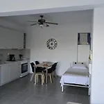 Isidoros Apartment *